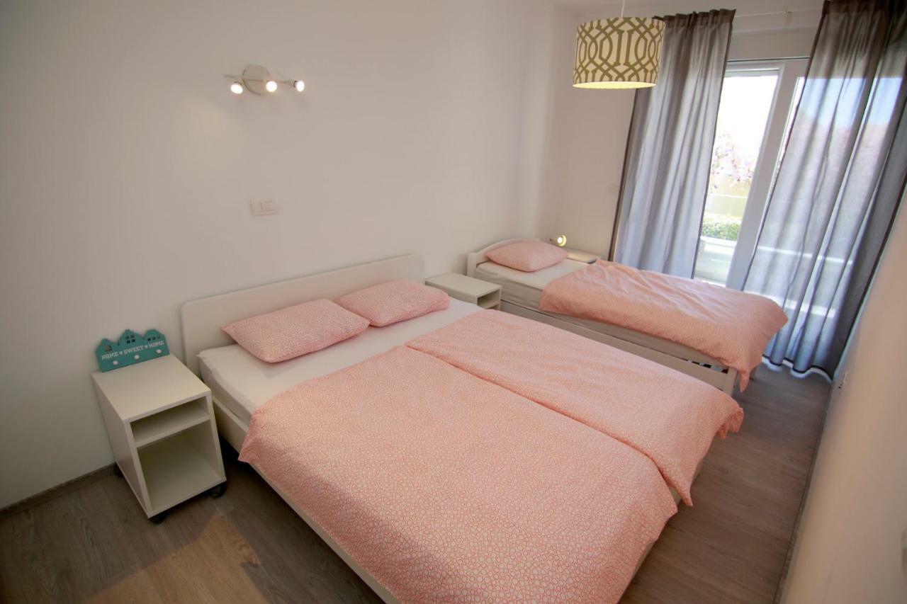 Apartments Luna Novalja Kültér fotó